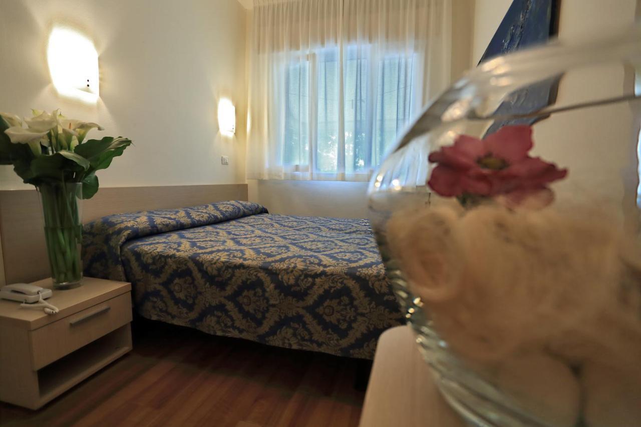Hotel Castiglione Lignano Sabbiadoro Extérieur photo