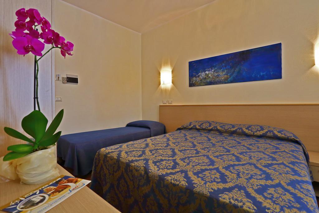 Hotel Castiglione Lignano Sabbiadoro Extérieur photo