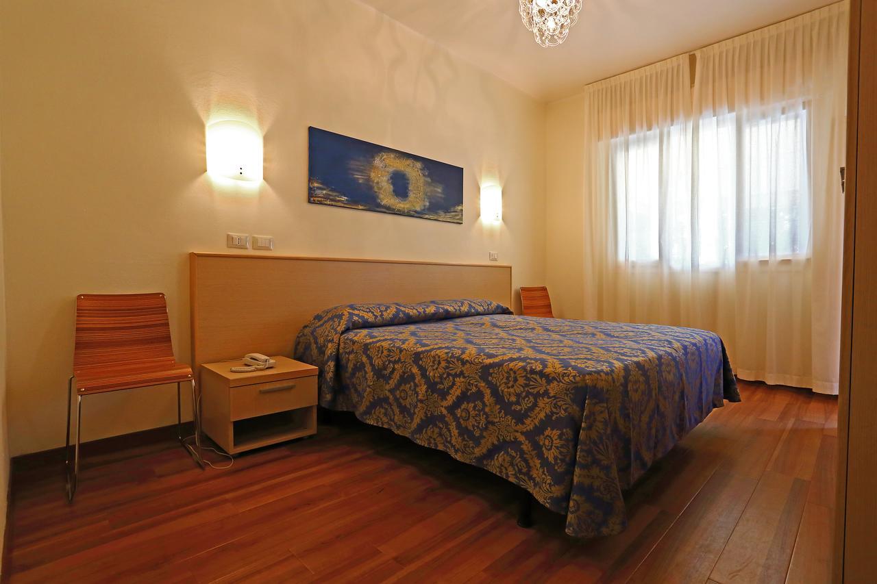 Hotel Castiglione Lignano Sabbiadoro Extérieur photo