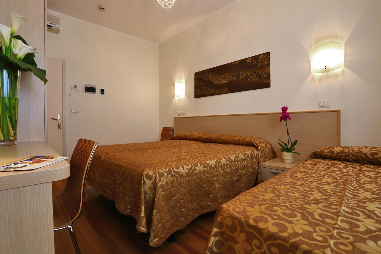 Hotel Castiglione Lignano Sabbiadoro Extérieur photo