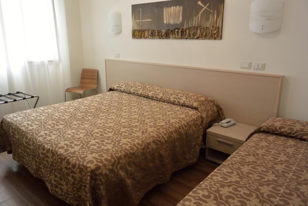Hotel Castiglione Lignano Sabbiadoro Extérieur photo