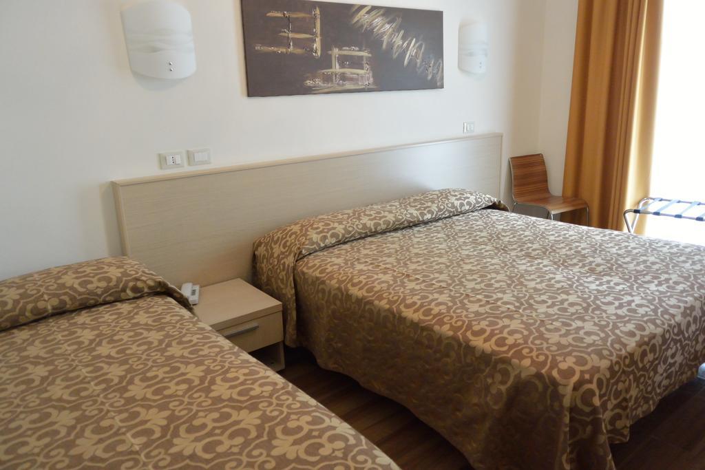 Hotel Castiglione Lignano Sabbiadoro Extérieur photo